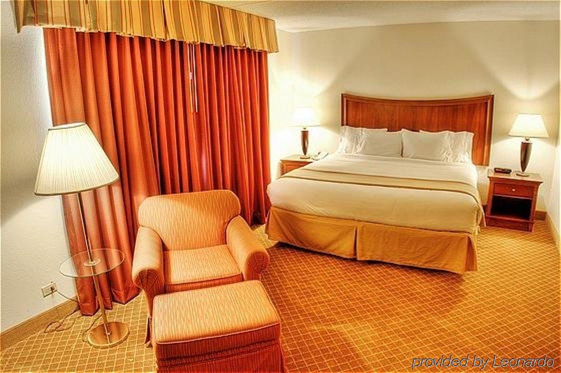 Holiday Inn Express Chicago Nw - Arlington Heights, An Ihg Hotel חדר תמונה
